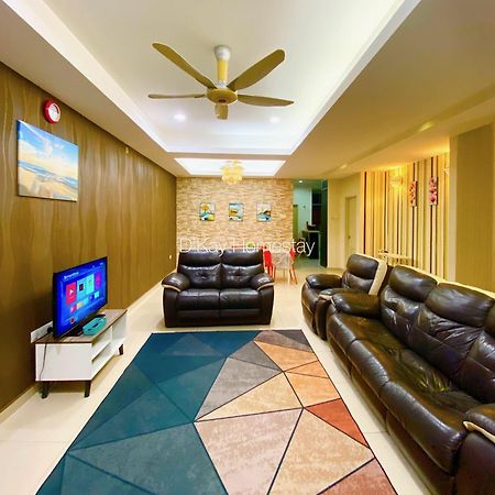 4 Bedrooms Homestay, Fully Aircond In Sendayan By D'Kay Homes I 10-15 Pax スレンバン エクステリア 写真