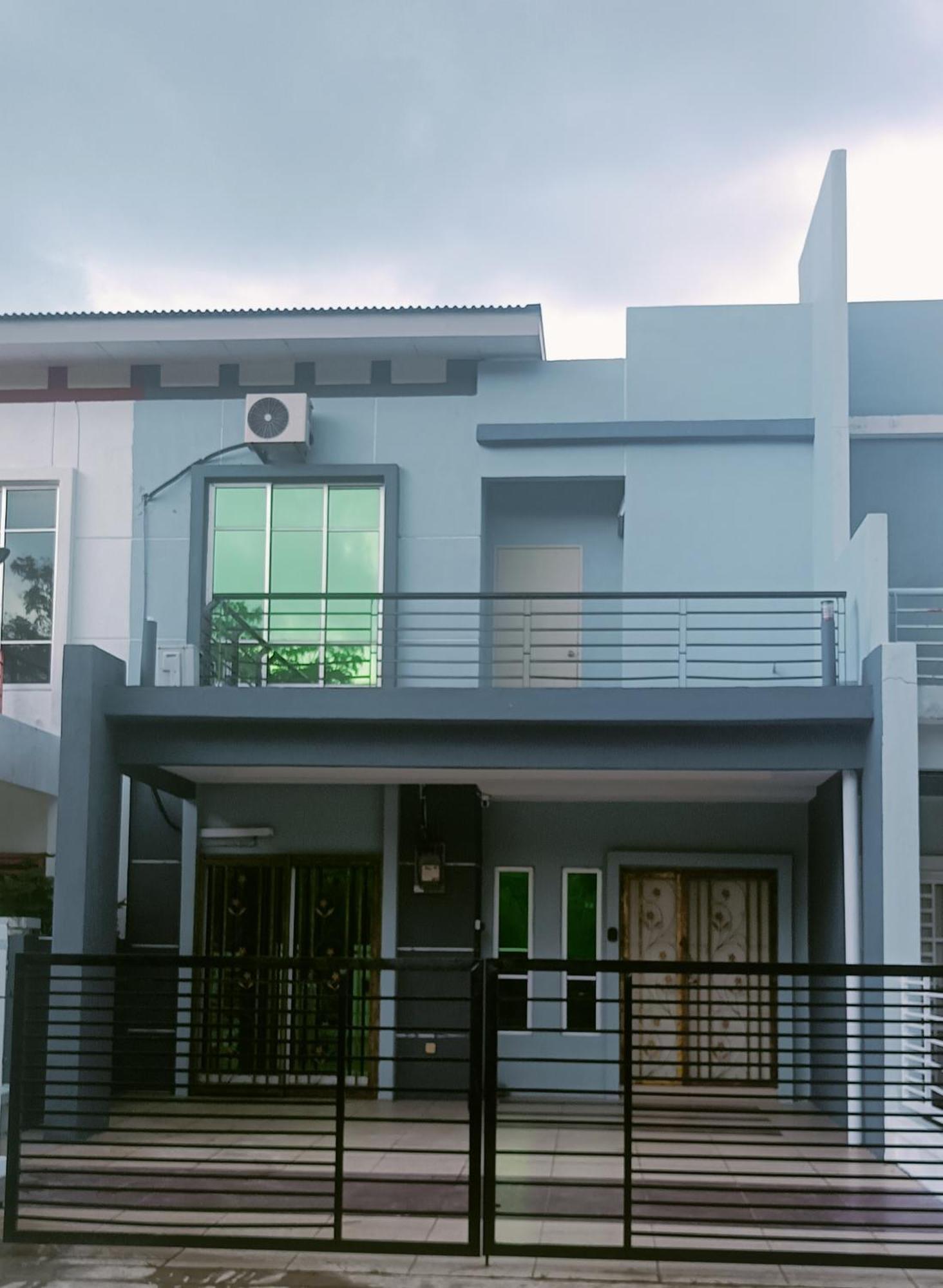 4 Bedrooms Homestay, Fully Aircond In Sendayan By D'Kay Homes I 10-15 Pax スレンバン エクステリア 写真