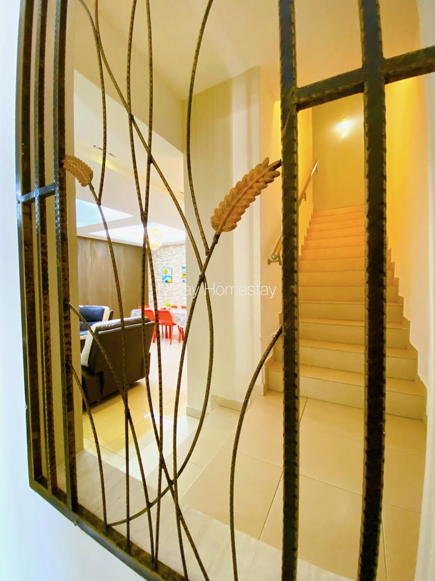 4 Bedrooms Homestay, Fully Aircond In Sendayan By D'Kay Homes I 10-15 Pax スレンバン エクステリア 写真