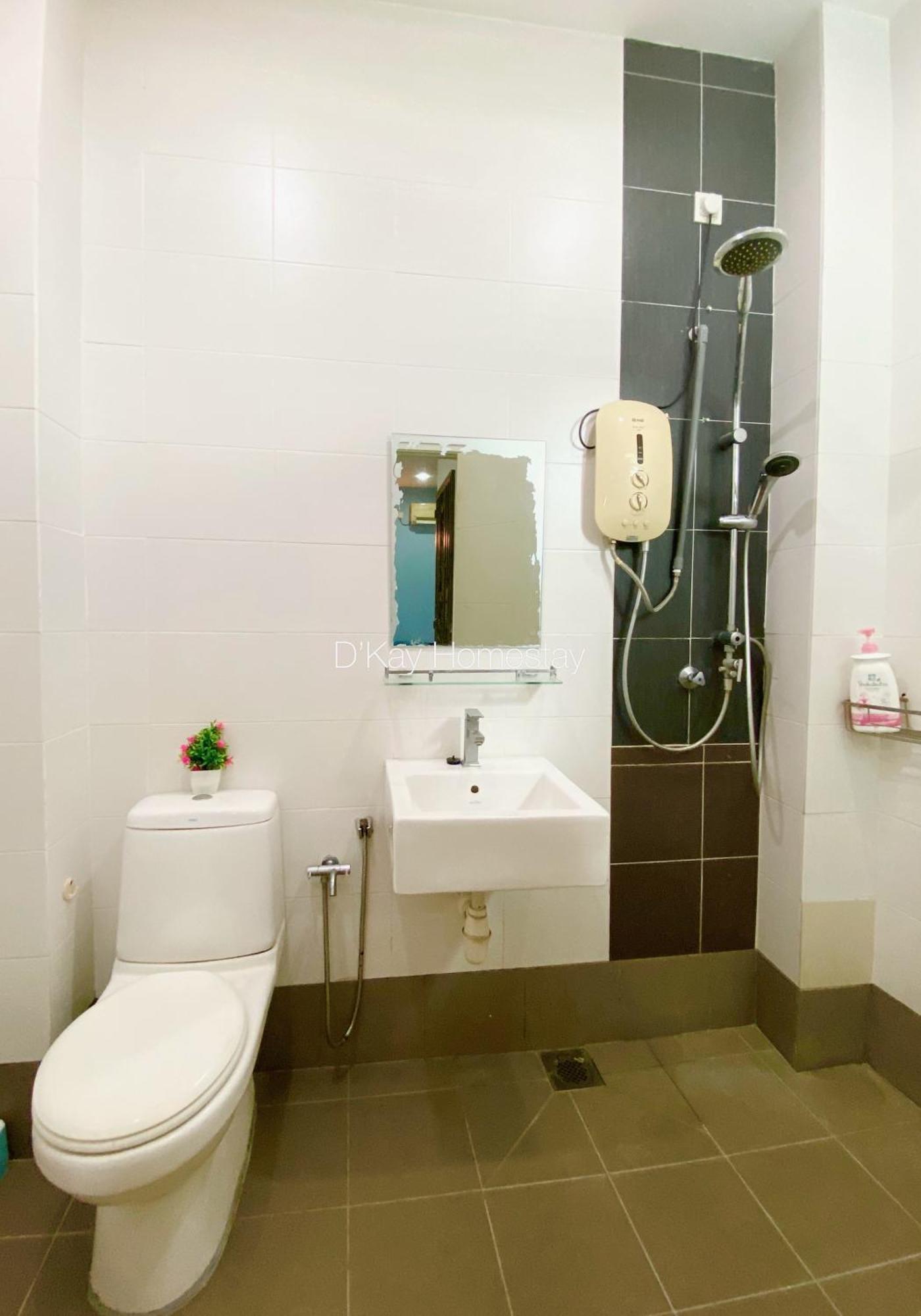 4 Bedrooms Homestay, Fully Aircond In Sendayan By D'Kay Homes I 10-15 Pax スレンバン エクステリア 写真